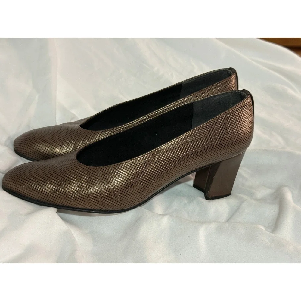 VTG Stuart Weitzman Bronze Metallic Eel Skin Block Heel Pumps Size 8 B‎ Spain